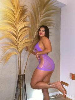 Mari, brasileña ardiente y complaciente