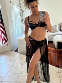 Ana, una mujer madura muy elegante