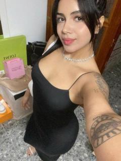 ADA CARIÑOSA Y MUY COMPLACIENTE